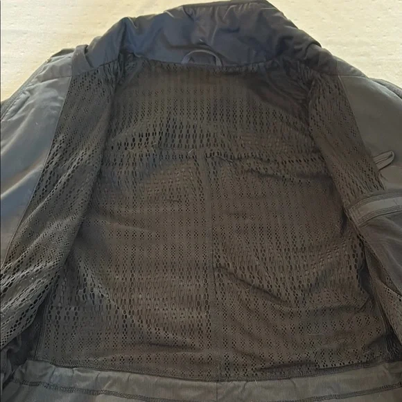 Lululemon Rain Jacket - Picture 5 of 12